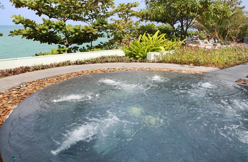 North Pattaya Condo | Wong Amat Beachfront Condo & Garden View