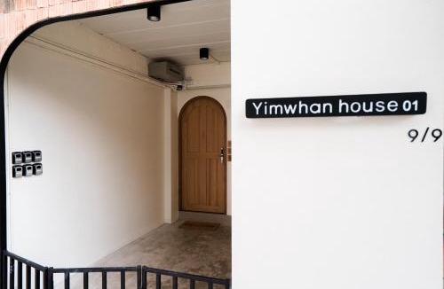 Ayutthaya House | Yimwhan House 01, Wat Ratchaburana