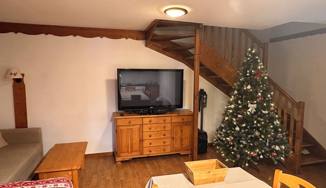 8-bed duplex with mountain views at La joue du Loup in devoluy