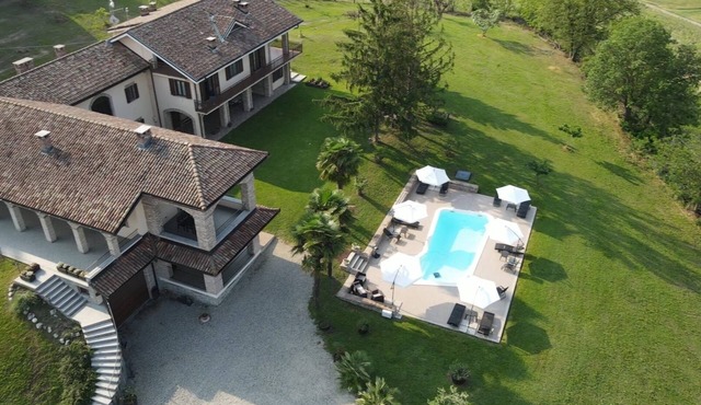 Accommodation 'The Granary' in a renovated late 19th century country house in Piemonte