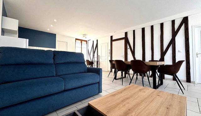 Apartment-City-Ensuite with Bath-City view