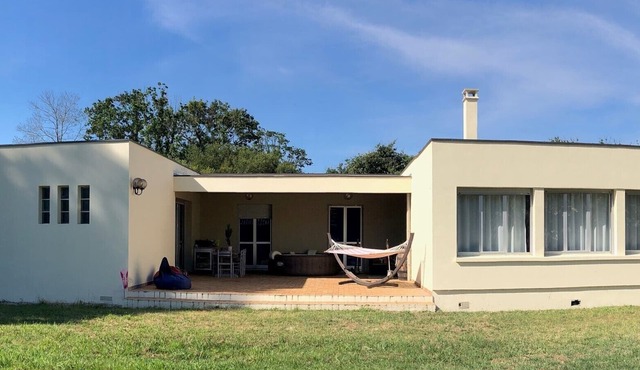 Architect-designed house, quiet location close to beaches and Soulac center