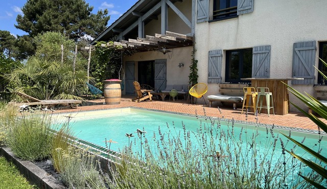 Bright family villa/lush garden/heated pool/quiet/nature