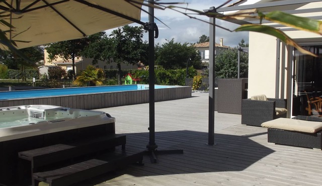 Charming 5-bedroom villa with air-conditioning, swimming pool and spa + electric recharging point