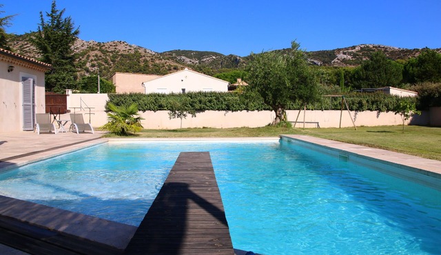 Large house in the heart of the Luberon park, heated swimming pool 10x5