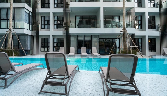 Modern Condo Palmyra-great location, walk to beach