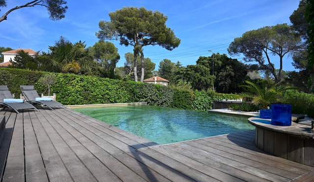 Modern villa with private pool in Saint-Raphaël – 1 minute walk from the beach