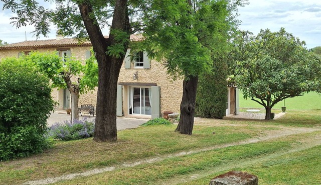 Rent in Mas Provençal in the heart of the Luberon, apartment 2 Rooms