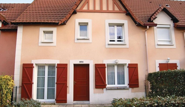 This charming cottage, which opens onto a garden, is located at the Marina de Port Guillaume, the co