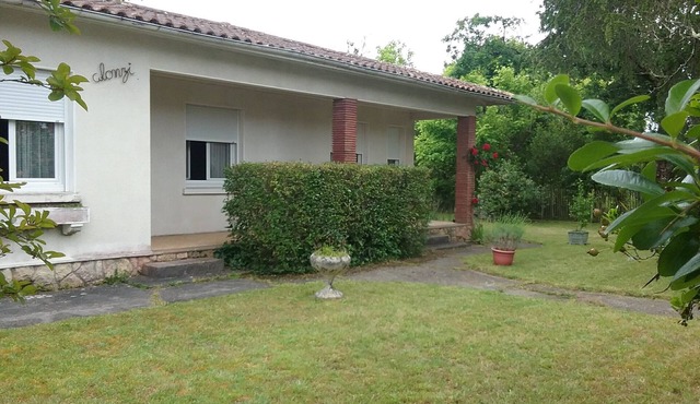 Villa in Ares, 100 m from the Bassin, quiet area, sleeps 8