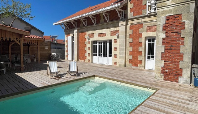 Villa Turquoise, steps from the beach and market. Sleeps 14. Swimming pool
