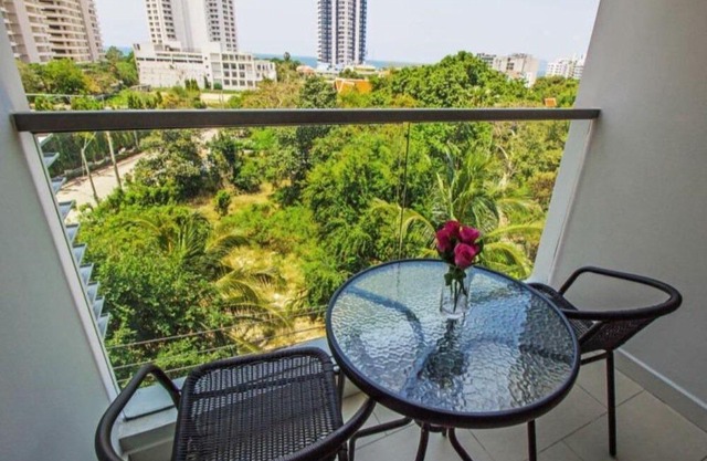 1 BR @Laguna Bay 2 Unit#4
