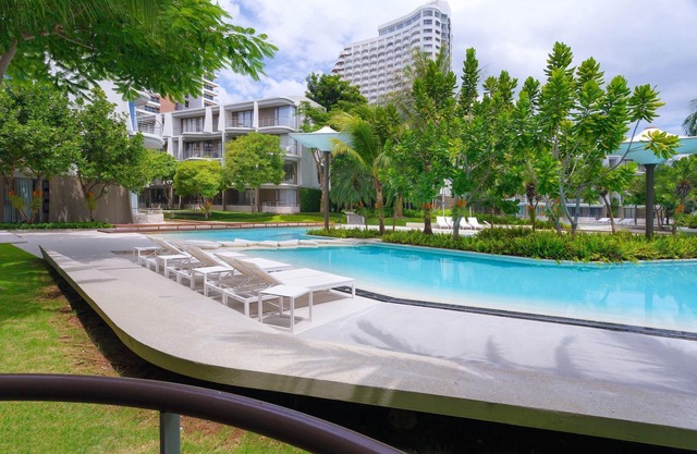 Baan SanKraam 2BR Apt, MAD-PoolView