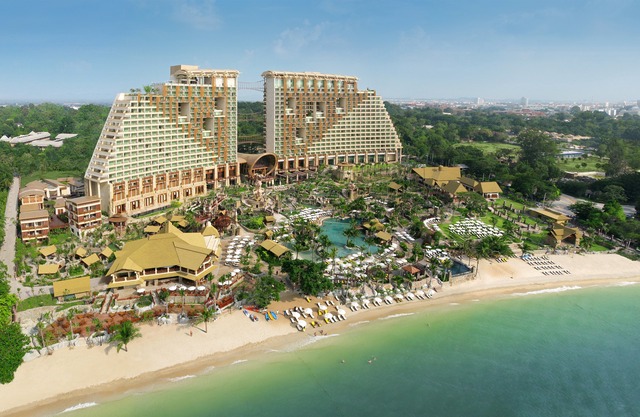 Centara Grand Mirage Beach Resort Pattaya (SHA Extra Plus)
