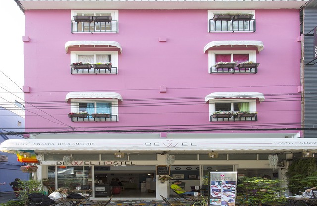 PLOY Hostel