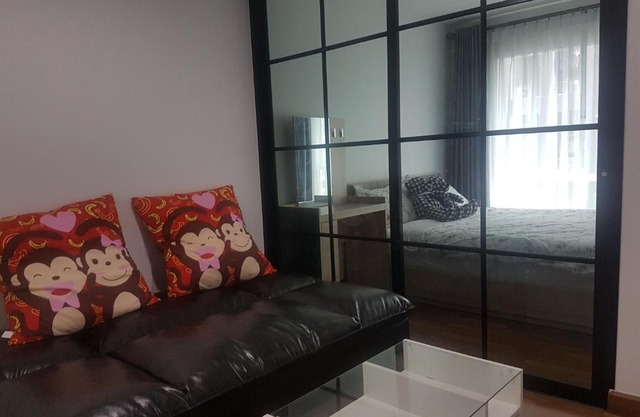 Private and Comfort room, 5 mins MRT Skytrain,WiFi