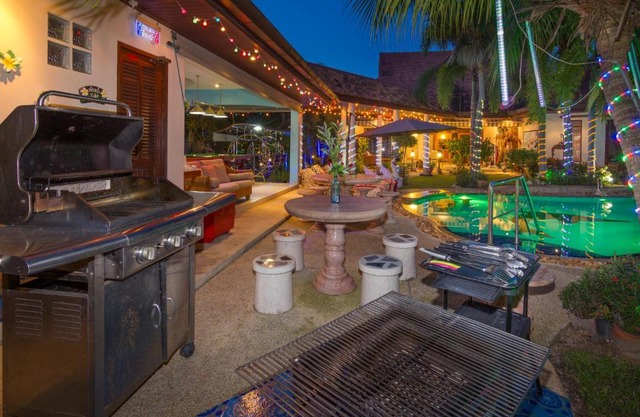 Relaxing Palm Pool Villa and Tropical Garden
