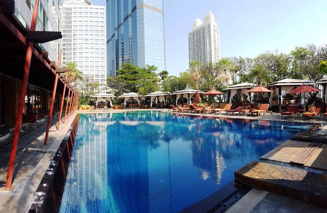 Serviced 2 Bed Sky Villa with View, Pool and BTS