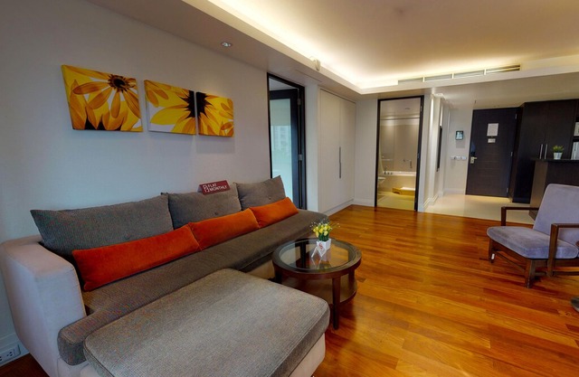 Siri Sathorn Apartment- 605