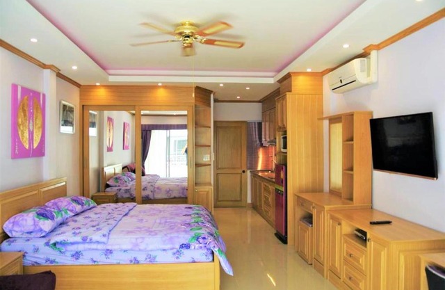 Spacious 3rd floor studio at Baan Suan Lalana