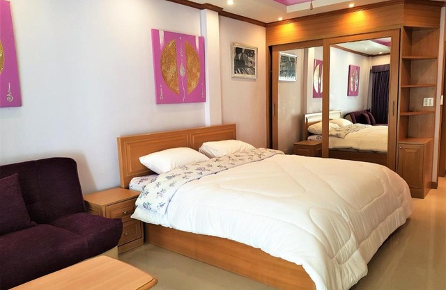 Spacious 3rd floor studio at Baan Suan Lalana