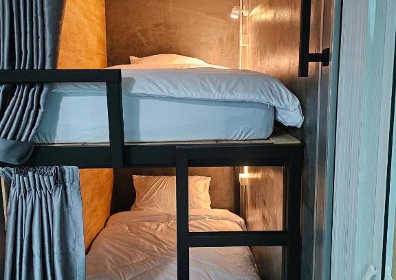Bang Kobua Hostel | บ้านรังนก The Bird Nest Homestay & Coffeeshop