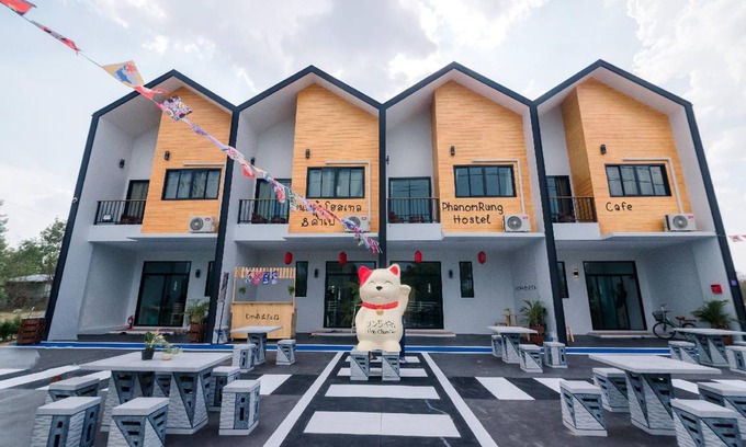 E-san Khet Hostel | 100 m² Hostel ∙ 3 bedrooms ∙ 8 guests