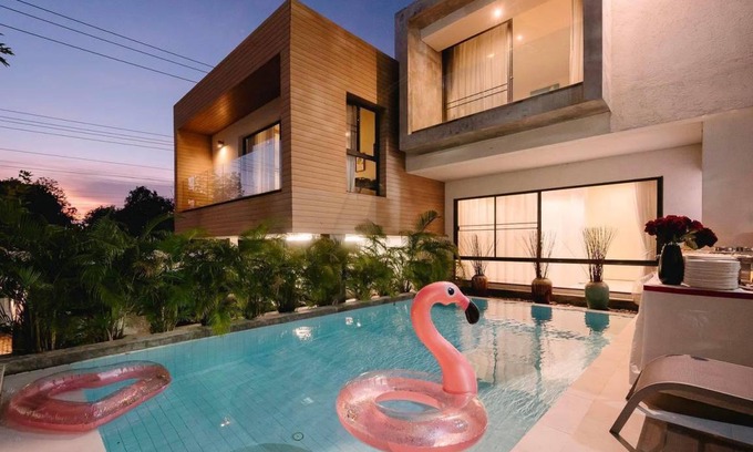 Bang Na Villa | 1000 m² Villa ∙ 6 bedrooms ∙ 30 guests