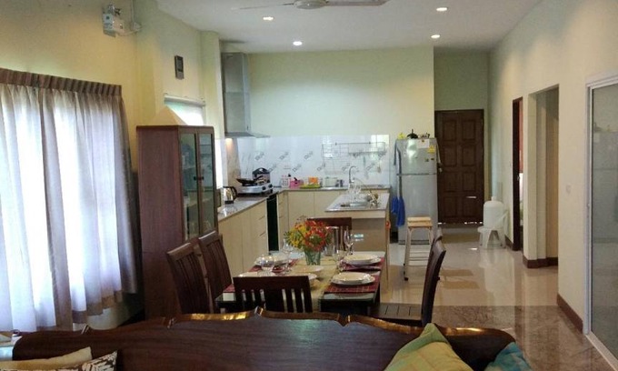 Khanong Phra House | 150 m² House ∙ 3 bedrooms ∙ 10 guests