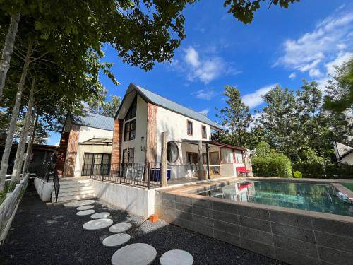 Pong Ta Long House | 200 m² House ∙ 5 bedrooms ∙ 11 guests