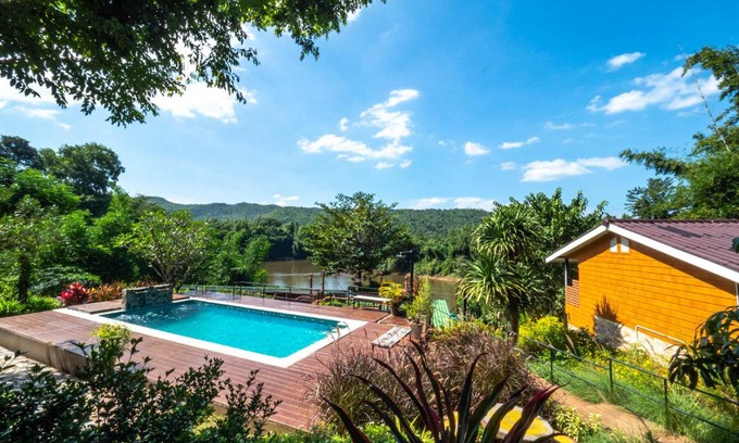 Sai Yok Resort | 200 m² Resort ∙ 3 bedrooms ∙ 12 guests
