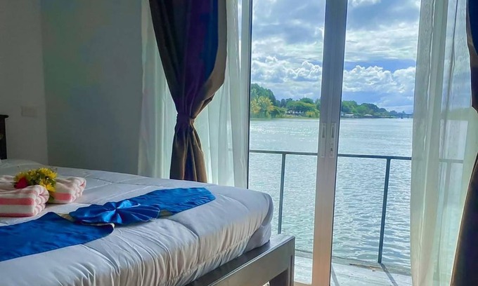 Ban Tai Boat Rental | 22 m² Houseboat ∙ 10 guests