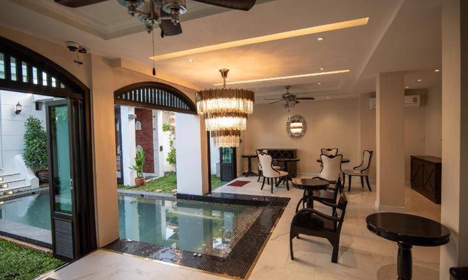 Wua Lai Hotel | 220 m² Hotel ∙ 4 bedrooms ∙ 12 guests