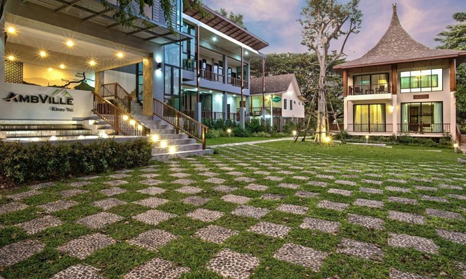 Khanong Phra House | 232 m² House ∙ 3 bedrooms ∙ 8 guests