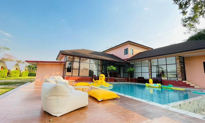 Nakhon Nayok Villa | 2400 m² Villa ∙ 4 bedrooms ∙ 30 guests
