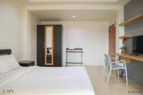 Maha Sarakham Hotel | 31 m² Hotel ∙ 3 guests