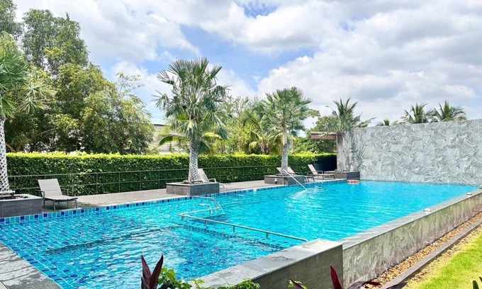 Bang Chalong Hotel | 32 m² Hotel ∙ 4 guests