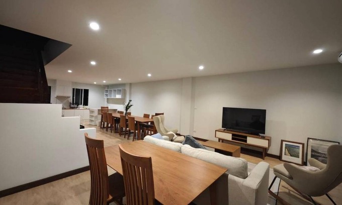 Nimman House | 350 m² House ∙ 3 bedrooms ∙ 9 guests
