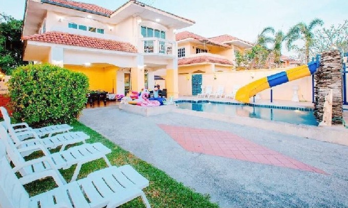 Na Kluea Villa | 4 Bedroom Villa With Private Pool/ Walking Street 10 Minutes Ride Away!