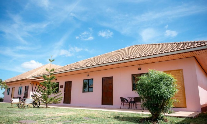 Chaloem Phra Kiat Resort | 40 m² Resort ∙ 2 guests