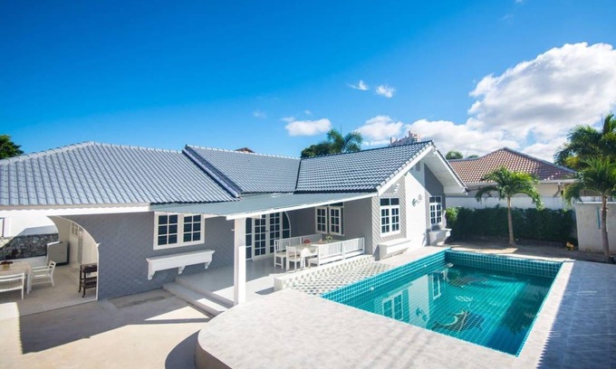 Jomtien House | 400 m² House ∙ 5 bedrooms ∙ 11 guests