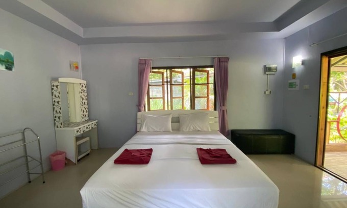 Wat Bung Toei Hotel | 41 m² Hotel ∙ 8 guests