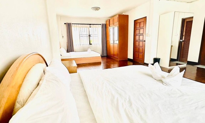Phra Khanong Hotel | 45 m² Hotel ∙ 10 guests