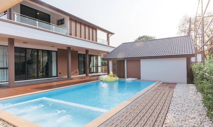 Chiang Mai House | 460 m² House ∙ 4 bedrooms ∙ 10 guests