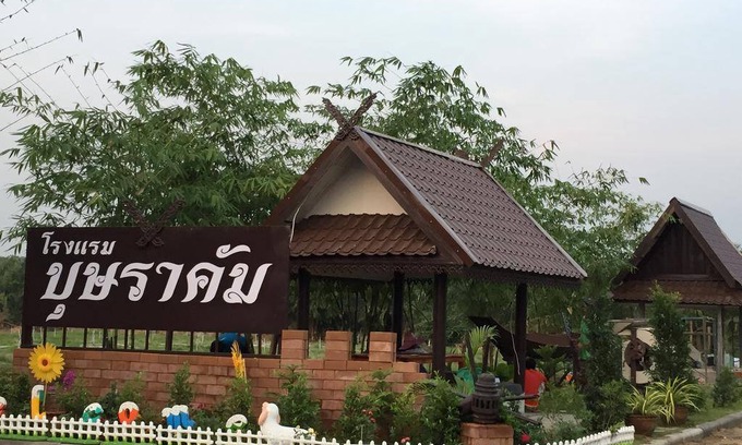 Tha Muang Hotel | 50 m² Hotel ∙ 7 bedrooms ∙ 10 guests