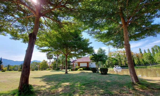 Suan Phueng Resort | 50 m² Resort ∙ 4 bedrooms ∙ 12 guests