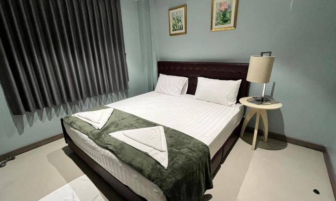 Phra Pradaeng Hotel | 500 m² Hotel ∙ 10 bedrooms ∙ 30 guests