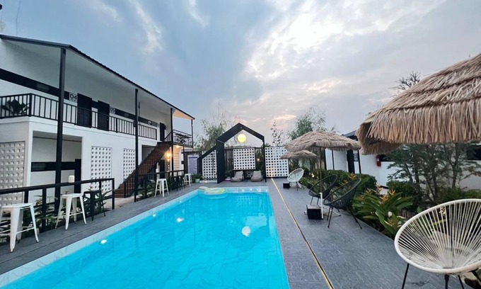 Ratchaburi Hotel | 70 m² Hotel ∙ 2 bedrooms ∙ 8 guests