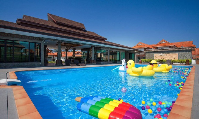 Bang Sare Resort | 750 m² Resort ∙ 7 bedrooms ∙ 127 guests