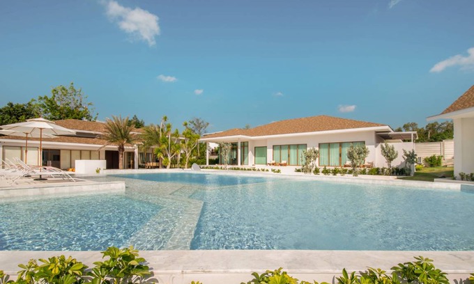 Huai Yai Resort | 795 m² Resort ∙ 14 bedrooms ∙ 28 guests